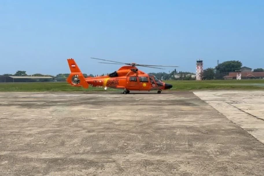 Basarnas Kerahkan Helikopter Dauphin untuk Mencari Lima Jurnalis dan Tiga Awak Kapal di Selat Sunda