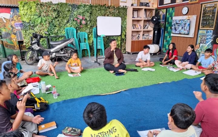 Gandaria Utara Membuka Kelas Bahasa Inggris Gratis untuk Anak hingga Lansia