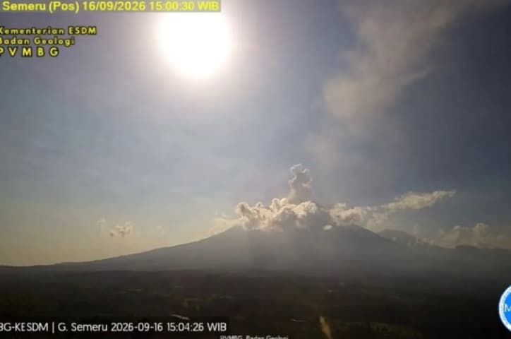 Gunung Semeru Kembali Erupsi Disertai Dentuman, Warga Diminta Jauhi Zona Bahaya