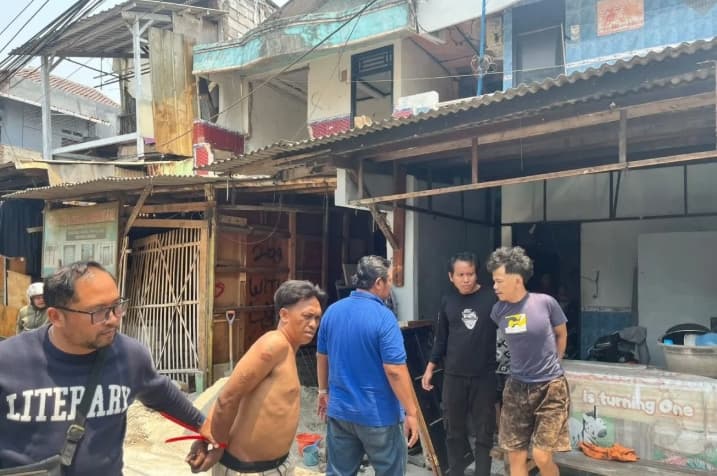 Polisi Tangkap Dua Pria Diduga Curi Kusen Jendela dan Besi Milik Tetangga di Koja