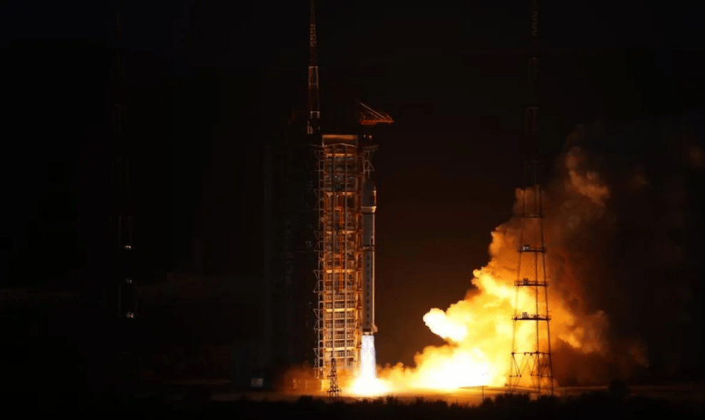 Tiongkok Luncurkan Empat Satelit Radar Baru dengan Roket Long March-2D