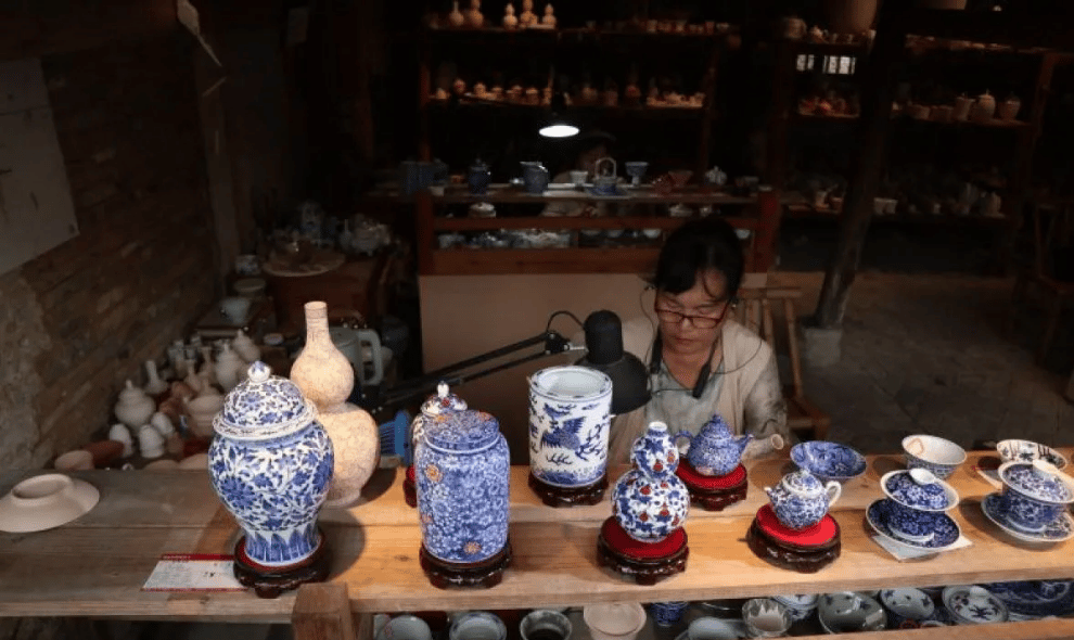 Jingdezhen Menjadi Tempat Lahir Porselen Biru Putih Tiongkok yang Melegenda