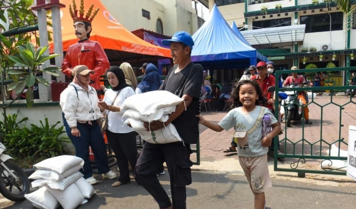 Ekonom Nilai Bantuan Beras Menjadi Penyangga Daya Beli saat Penjualan Ritel Melambat