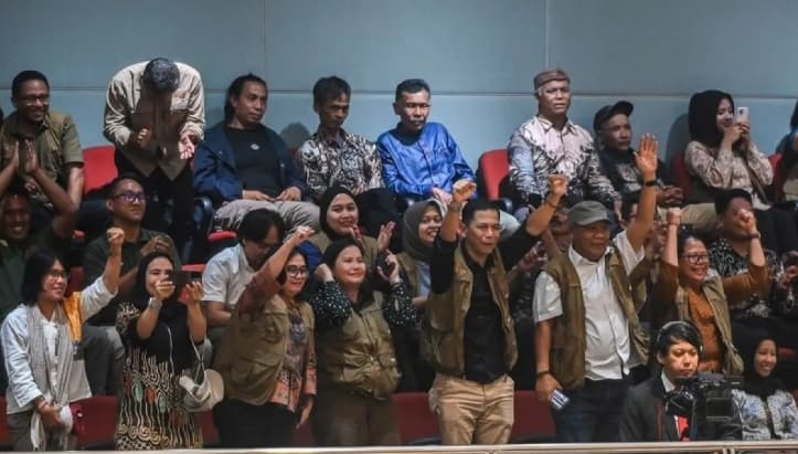 Delegasi Masyarakat Bersorak saat DPR Setujui RUU Reforma Agraria Menjadi Undang-Undang