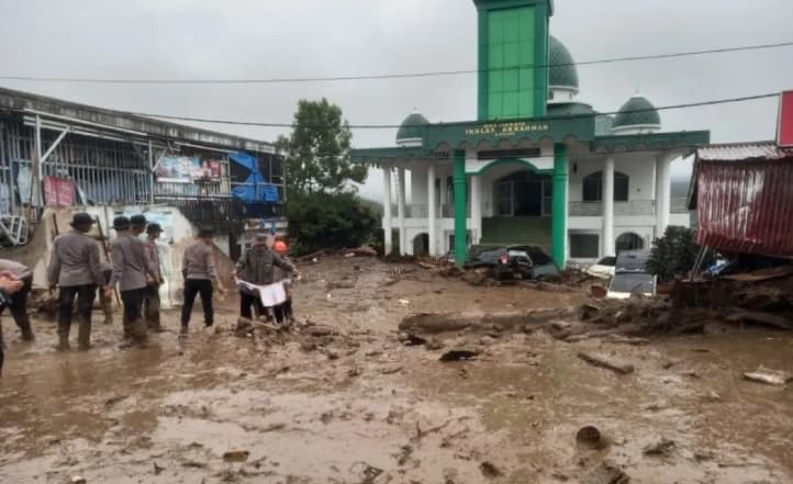 BPBD Catat Empat Warga Terluka dan 32 Jiwa Mengungsi akibat Banjir Bandang Solok