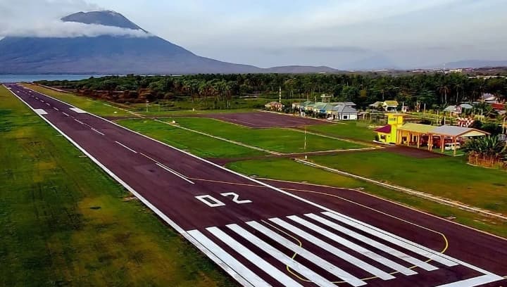 Abu Vulkanik Gunung Lewotolok Ganggu Penerbangan, Bandara Wunopito Ditutup hingga 25 September