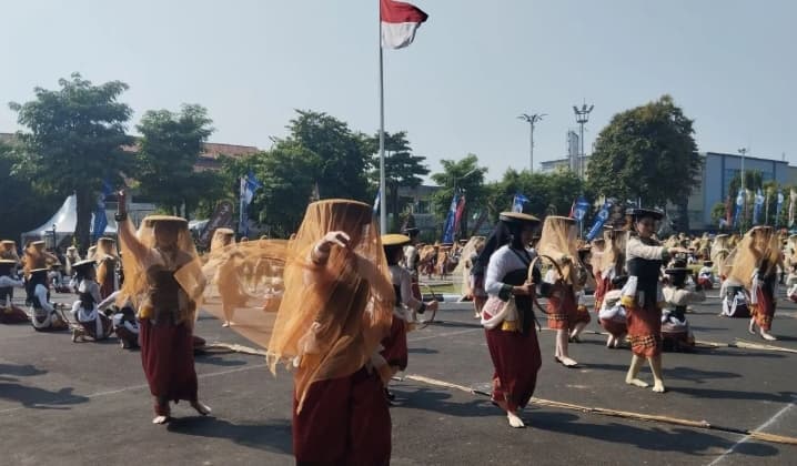 Sebanyak 670 Penari Tari Lajur Caping Kalo Kudus Pecahkan Rekor Dunia MURI