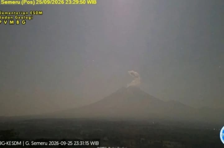 Gunung Semeru Erupsi Enam Kali dalam 90 Menit, Kolom Letusan Mencapai 800 Meter