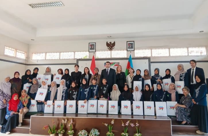 Kedubes Azerbaijan Kenang Jasa Pahlawan dengan Berbagi Bersama Anak Panti Asuhan Putra Setia