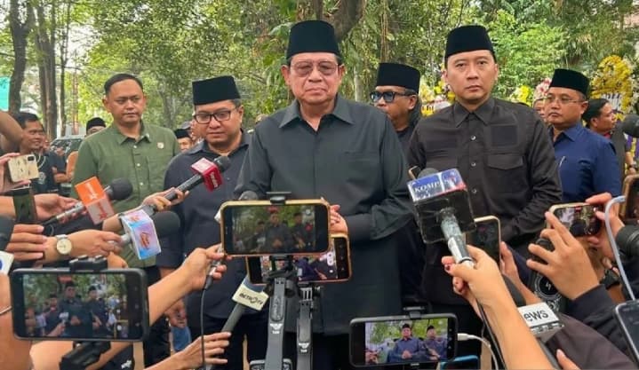 Guruh Soekarnoputra Wafat, SBY Kenang Kebersamaan Menyumbangkan Lukisan di Pameran