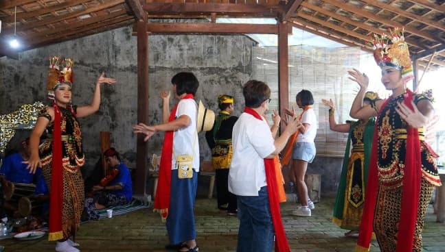 Wisatawan Muda Kini Cari Pengalaman Lebih Bermakna, Kemenpar Dorong Paket Wisata Kreatif
