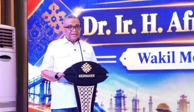 Wamenaker Dorong Kompetisi Teknisi Ponsel untuk Tingkatkan Kompetensi dan Daya Saing Global