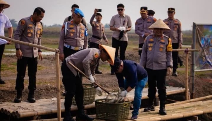 Polda Metro Jaya Panen 10 Ton Ikan dan Udang di Bekasi untuk Perkuat Pasokan SPPG
