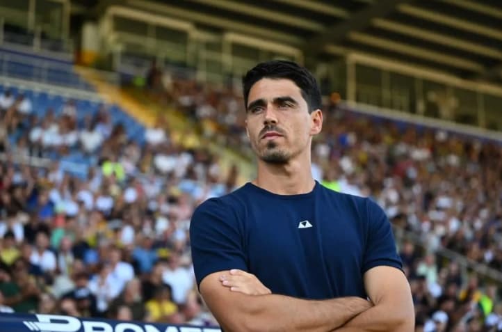 Parma Resmi Pecat Carlos Cuesta setelah Satu Setengah Tahun Tangani Klub