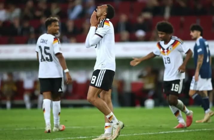 Dimitrios Kourbelis Cetak Gol Bersejarah dan Bawa Yunani Tumbangkan Jerman 1-0