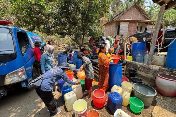 BNPB Salurkan Air Bersih untuk Warga Terdampak Kekeringan El Nino di Tiga Kabupaten Jawa Tengah