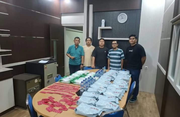 Polda Sumsel Memburu Jaringan Pengiriman 35 Kilogram Sabu dan 600 Butir Ekstasi Lintas Daerah