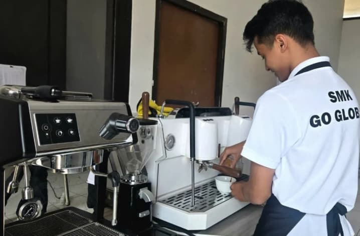 SMK Go Global Latih 100 Peserta Jadi Barista Siap Kerja di Luar Negeri