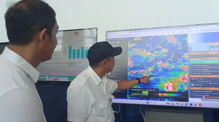 BMKG Peringatkan Hujan Lebat hingga Angin Kencang, Sejumlah Kota Besar Diprakirakan Berawan