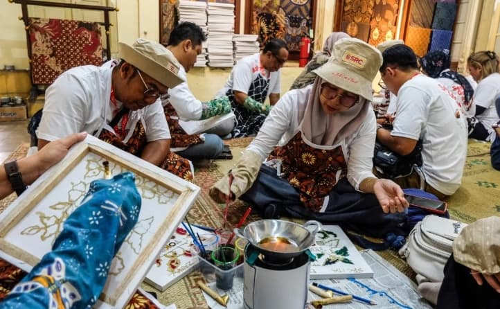 Kementerian Pariwisata Dorong Batik Menjadi Pengalaman Wisata bagi Turis Mancanegara