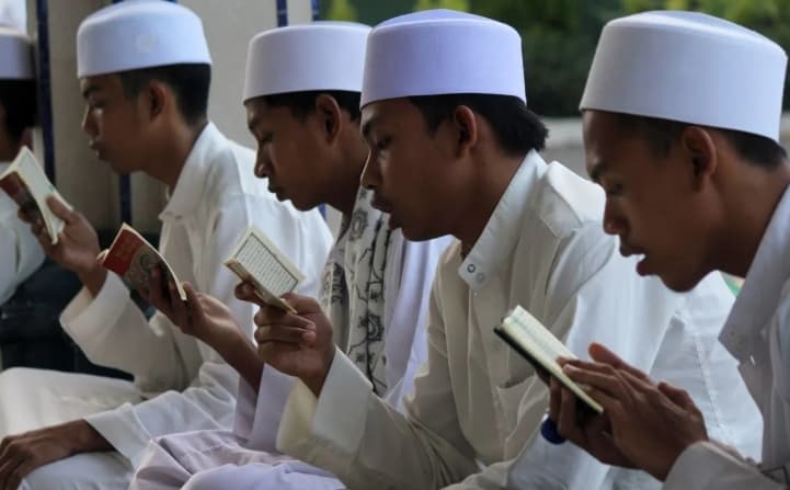 Pemkot Surabaya Siapkan Perluasan Bopda untuk Santri setelah Temukan Celah Data Pendidikan