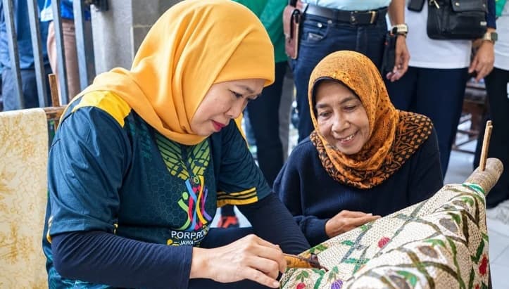 Khofifah Ajak Masyarakat Lestarikan Batik sekaligus Perkuat Kesejahteraan Perajin Jawa Timur