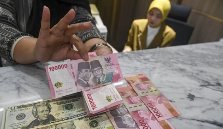 Rupiah Menguat 11 Poin ke Rp17.955 per Dolar AS pada Perdagangan Jumat