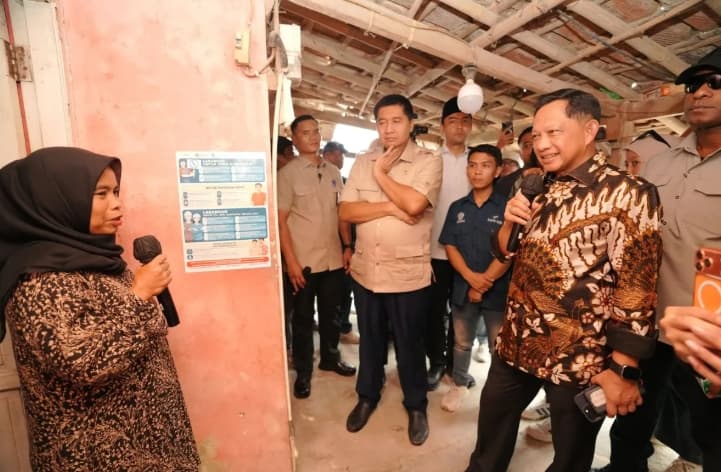 Mendagri Tito Karnavian Inspeksi Program Bedah Rumah di Purwakarta untuk Pastikan Bantuan Tepat Sasaran