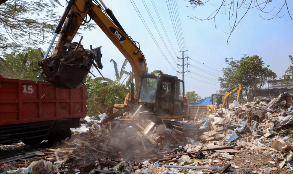 Pemkot Surabaya Tertibkan 97 Persil Pengelolaan Sampah Ilegal di Keputih