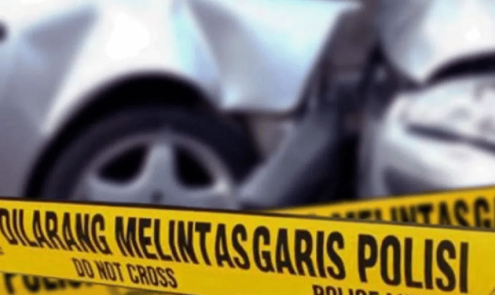 Becak Motor Tabrak Pembatas lalu Terlindas Truk di Daan Mogot, Dua Orang Tewas