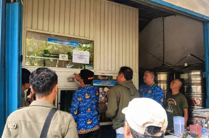 Satpol PP DKI Menutup 18 Depot Air Minum Isi Ulang karena Tak Penuhi Standar Kualitas dan Perizinan