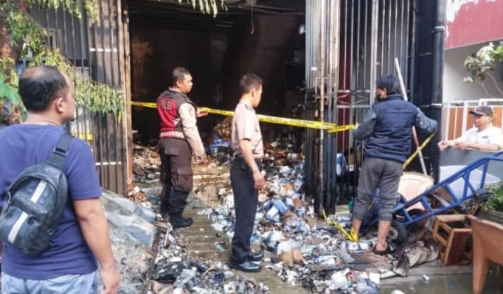 Kebakaran Gudang Obat di Matraman Menewaskan Dua Pemuda setelah Api Muncul dari Lantai Dua