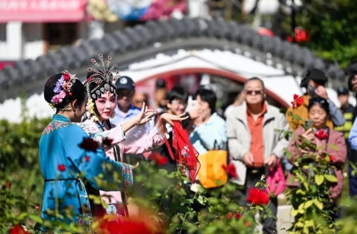 Festival Teater Tianjin 2026 Meriahkan Libur Hari Nasional Tiongkok dengan Pertunjukan Drama di Jalanan Kota