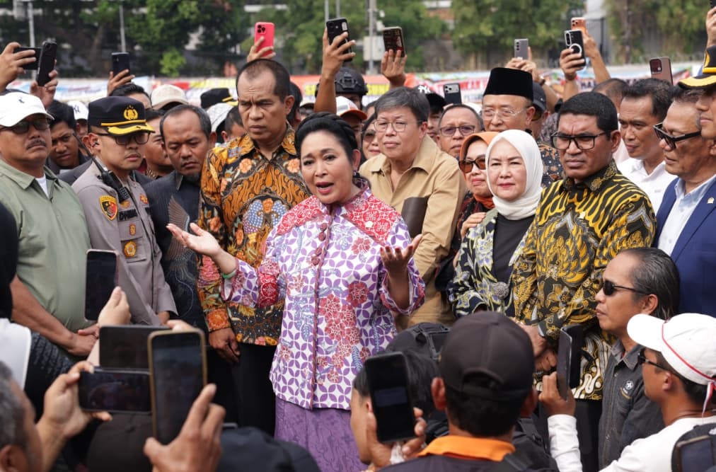 Harga Pakan Melonjak dan Telur Anjlok, Titiek Soeharto Janji Hubungi Menteri dan Bulog untuk Bantu Peternak