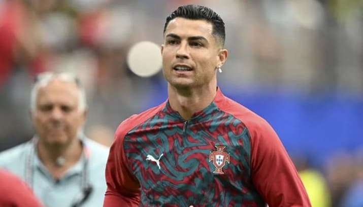 Cristiano Ronaldo Sampaikan Pesan Penuh Hormat kepada Lionel Messi Usai Sang Rival Pensiun dari Timnas Argentina