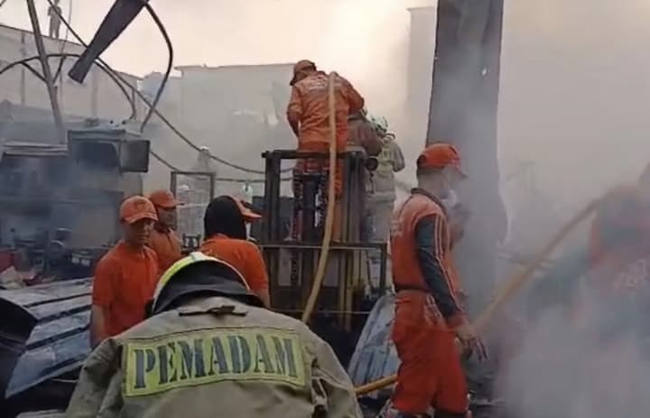 Korsleting Listrik Diduga Picu Kebakaran 36 Rumah dan Lapak di Penjaringan Jakarta Utara, Kerugian Capai Rp1 Miliar