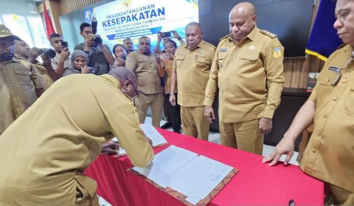 Gubernur Papua Matius Fakhiri Minta Dana Infrastruktur 2027 Prioritaskan Akses Ekonomi Rakyat, Tegaskan Anggaran Bukan untuk