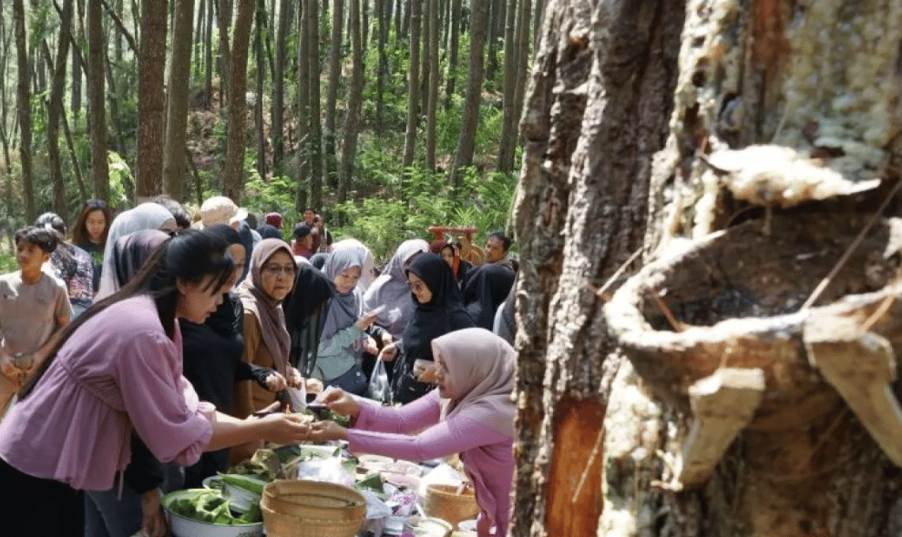 Pasar Jadul Pangupo Jiwo di Lereng Gunung Wilis Diserbu Pengunjung, Dagangan 14 Lapak Ludes Kurang dari Dua Jam