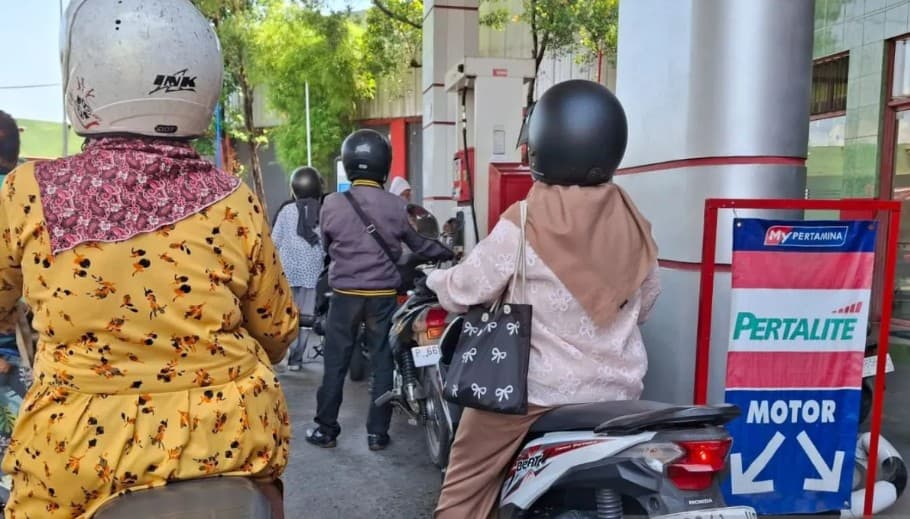 Antrean BBM Mengular hingga Jalan Raya di Jember, Pertamina Ungkap Penyebab dan Pastikan Stok Tetap Aman