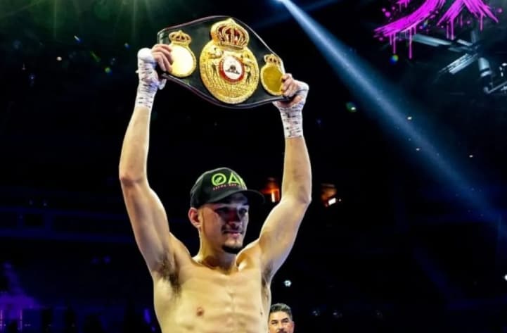 Juara Dunia WBA Brandon Figueroa Incar Rafael Espinoza untuk Duel Unifikasi Gelar Kelas Bulu