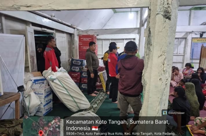 Banjir Bandang Terjang Padang, Kemensos Salurkan Bantuan untuk 743 Warga Terdampak
