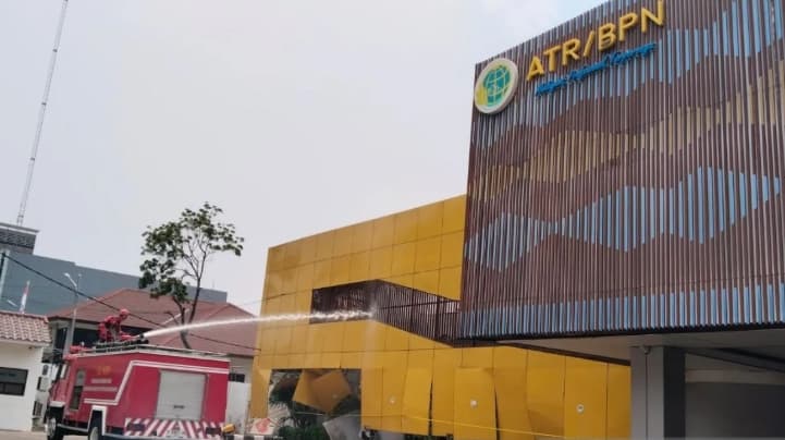 Kebakaran Hebat Hanguskan 90 Persen Kantor BPN Karawang, Gudang Arsip Rusak 70 Persen