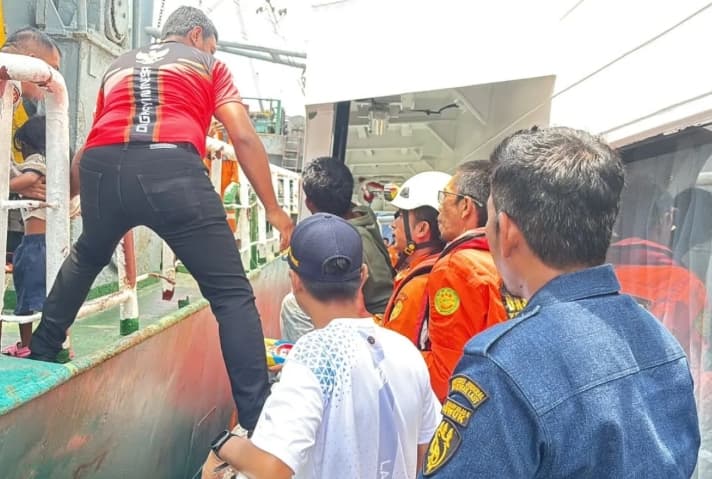 Tim SAR Temukan Lima Penumpang Perahu Rembulan yang Hilang Kontak di Banggai Laut, Seluruhnya Selamat