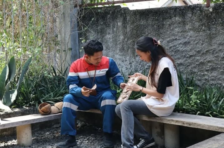 Pertamina Patra Niaga Berdayakan Penyandang Disabilitas di Bitung Lewat Kerajinan Limbah Kelapa, Dorong Usaha Mandiri