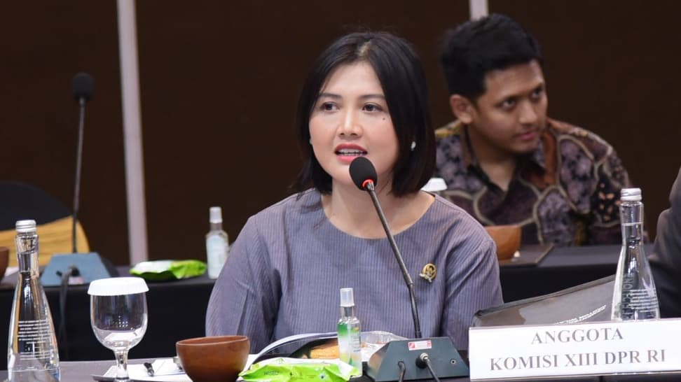 283 Ribu Warga Kena ISPA akibat Karhutla, Vita Ervina Desak Respons Darurat