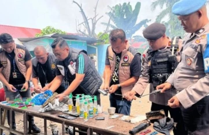 Polisi Gerebek Sarang Narkoba di Deli Serdang, Tangkap Terduga Bandar dan Sita Airsoft Gun serta Sabu
