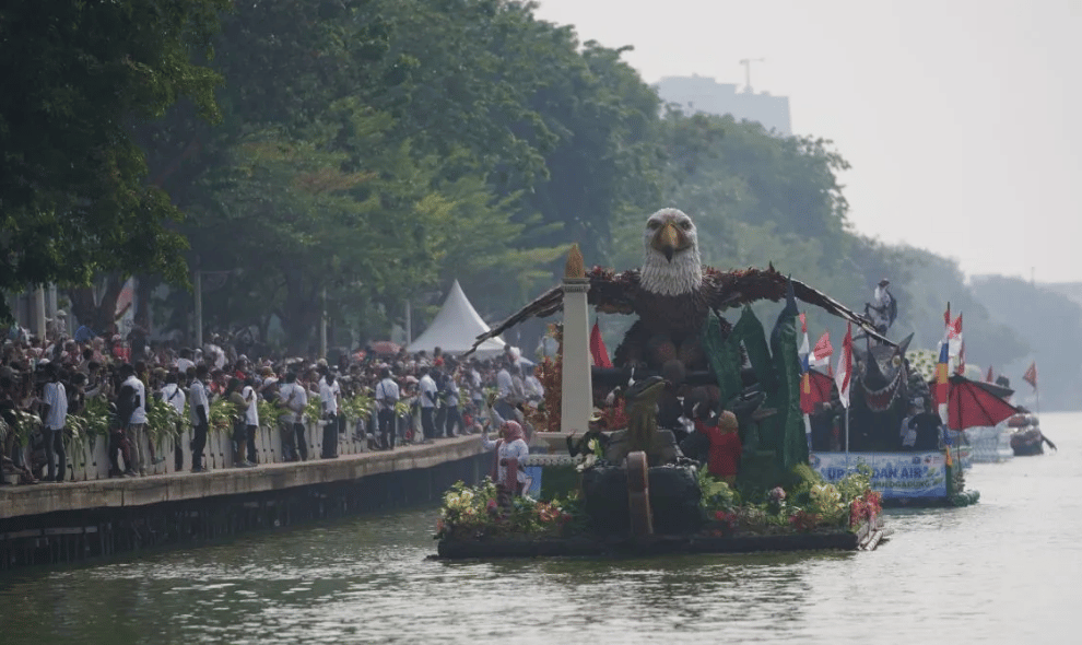Ribuan Galon dan Botol Plastik Bekas Disulap Jadi 43 Perahu Hias di Festival Cilung 2026 Danau Sunter