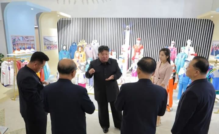 Kim Jong Un Muncul dalam Foto Terbaru Bersama Putrinya, Media Korea Utara Rilis Bukti Aktivitas di Tengah Rumor Kematian