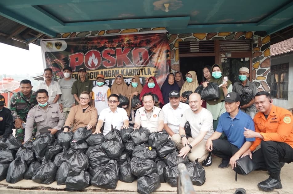 Anggota DPR Yuliansyah Salurkan 2.000 Paket Bantuan untuk Korban Karhutla di Ketapang, Tambah 10.000 Masker dan Ribuan Vitami