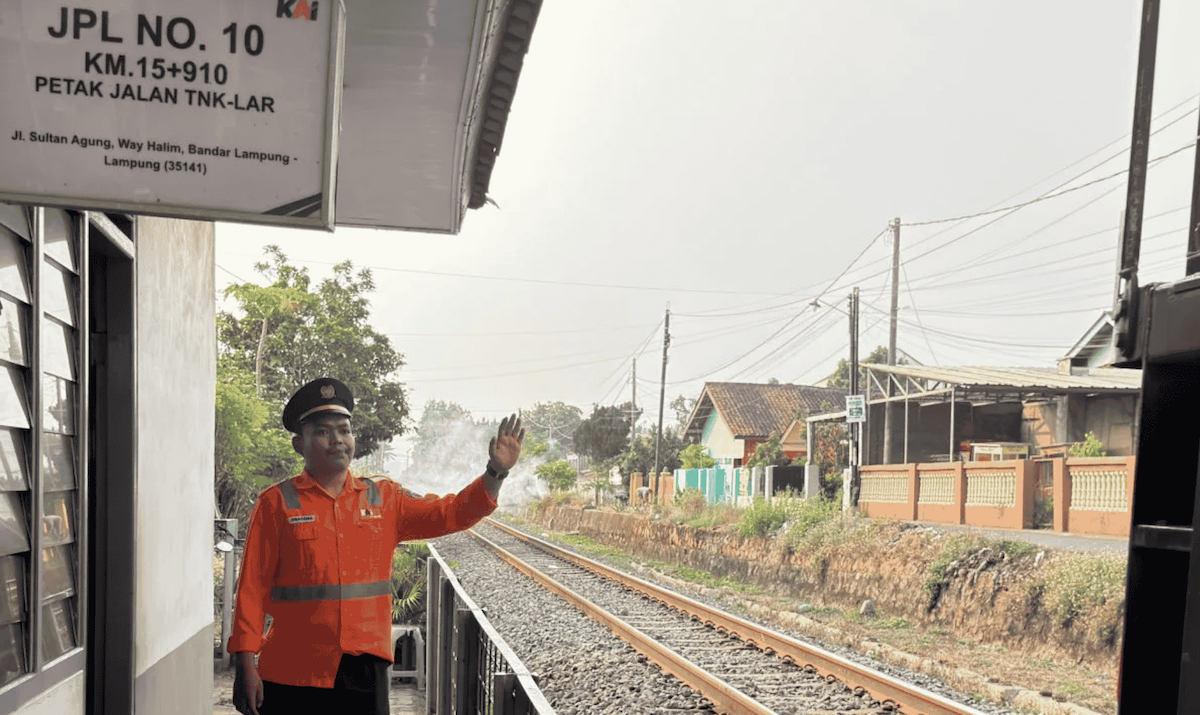 KAI Tanjungkarang Tambah 196 Penjaga Perlintasan Kereta Api, Total 380 Petugas Amankan 49 Titik